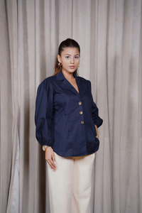 Chemisier décontracté bleu marine pour femme, manches ballon, col cranté, boutonnage frontal, détail dentelle halter, coupe ample, 100 % coton uni - Product Image 3