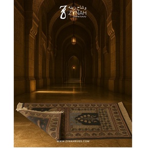 Tapis de prière en laine Holy Harmony de qualité supérieure, doux et élégant, pour la maison, les voyages et la prière, disponible à la vente - Product Image 1