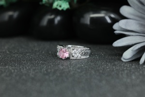 Bague de fiançailles en moissanite rose, argent sterling 925 |   Bague de créateur pour femme, style halo, avec diamant taille ronde, vente en gros - Product Image 5