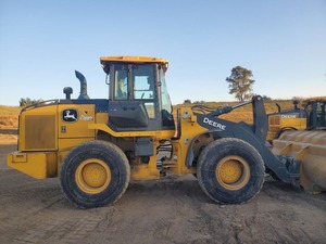 รถตักล้อยาง 2001 524P 4WD รุ่น Z180379 อุปกรณ์พร้อมส่งออกระดับพรีเมียม MAVERICK CORPORATE LOGISTICS LLC 200 ตัน 8000 - Product Image 4