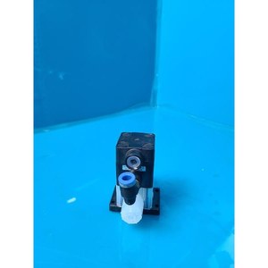 CKD AMD012-8BUP-4-D-4 Utilisé comme pièce détachée d'équipement semi-conducteur d'occasion - Product Image 1