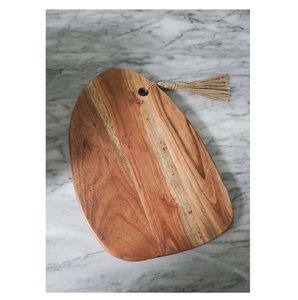 Planche à découper ovale en acacia, impression de logo personnalisée, designs durables et personnalisables, fabrication artisanale, écologique, pour la maison - Product Image 1