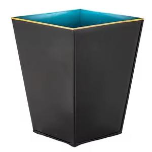 Cubo de basura metálico de interior inspirado en las últimas tendencias, perfecto para un almacenamiento organizado en la sala de estar, el dormitorio o la cocina. - Product Image 4