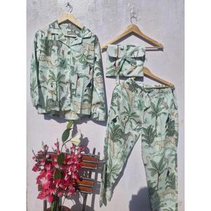 Conjunto de Pijama de Algodón con Estampado Artesanal: Ropa de Dormir con Estampado de Selva India y Bolsillo - Product Image 1