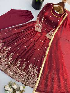 Ensemble indien pakistanais en velours bordeaux brodé Anarkali Salwar Kameez Dupatta pour mariage et festivals - Product Image 4