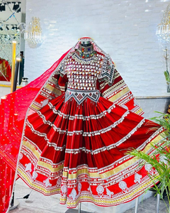 Nuevo diseño exclusivo de vestido afgano hecho a mano para mujeres, hecho en Pakistán, estilo vintage, largo hasta el suelo, para fiestas y bodas. - Product Image 4