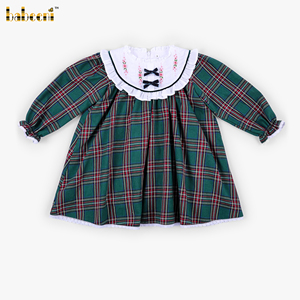 Robe pour filles en velours à carreaux verts avec col et bordure brodée contrastée, 100% coton respirant et écologique, ODM-DR4618 - Product Image 1