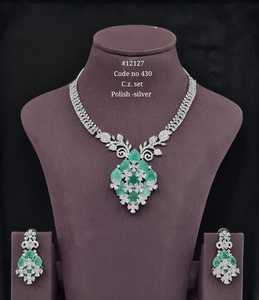 Conjunto de collar de circonia cúbica floral 12127 chapado en rodio con corte perla, estilo clásico para mujer, para bodas y fiestas nupciales. - Product Image 3