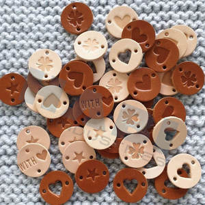 Fabricant d'étiquettes en cuir personnalisées, couleur et logo en relief, vente en gros, étiquettes personnalisées de petite taille, usage personnel - Product Image 2