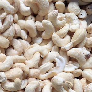 Oferta Especial: Nueces de Anacardo Crudas de Vietnam, Orgánicas, Enteras, W320 W450, Anacardos Santigo, Disponible Empaque de Marca Privada - Product Image 1