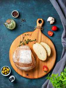 Planche à découper élégante en teck recyclé - Ustensile de cuisine durable et écologique pour une présentation rustique et des travaux de découpe propres - Product Image 4