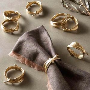 Vente en gros d'anneaux de serviette en relief plaqué or pour Noël, mariage et restaurant - Product Image 3