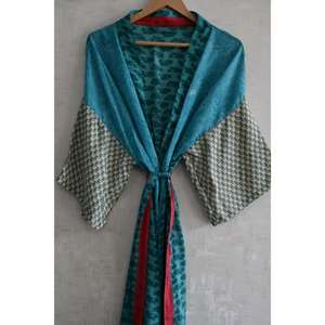 Robe de nuit longue sexy en soie patchwork style kimono bohème pour femme, peignoir fluide et confortable - Product Image 3