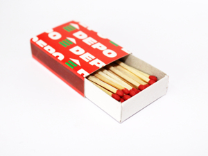 Caja de fósforos de seguridad para el hogar 52x35x12mm con estopillas de madera, impresión de logotipo personalizado, palitos modernos, exportador a granel, proveedor mayorista India - Product Image 4