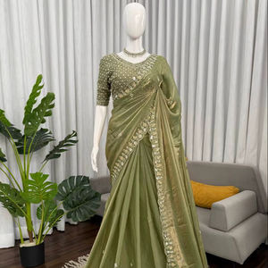 Sari en soie Fendy de qualité supérieure pour les occasions spéciales, avec un travail de perles lourdement orné à l'avant et à l'arrière, et une blouse assortie. - Product Image 1