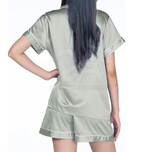 Conjunto de Pijama de Satén para Mujer 2026, Camisa de Manga Corta con Botones y Pantalones Cortos, Pijama de Seda para Mujer, Cómodo y Personalizable - Product Image 3