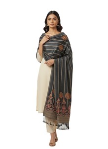 Écharpe longue en soie brodée pour femmes, motif ethnique rayé rouge avec franges, à porter toute l'année - Product Image 2