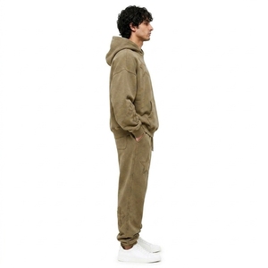 Ensemble de survêtement de voyage 2 pièces pour homme, sweat à capuche oversize et pantalon de jogging, avec patchs étoiles et croix, en polaire confortable, personnalisable, fabricant OEM en gros - Product Image 4