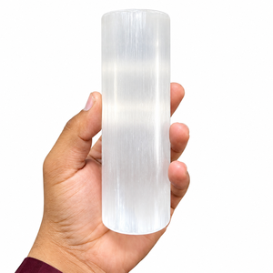 Soporte de pulsera de selenita natural de 6 pulgadas, cilindro de cristal satinado pulido para exhibir pulseras y cargar cristales. - Product Image 4
