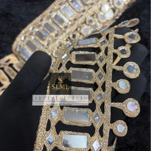 Dentelle en filet de créateur Royal Gold Zari avec broderie miroir multi-formes pour la décoration de saris de mariée, de lehengas et de vêtements de haute couture - Product Image 6