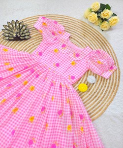 PRENDAS ÉTNICAS DE ALGODÓN ROSA BEBÉ CON ESTAMPADO FLORAL FANCY MUL CHANDERI, DE SECADO RÁPIDO, PARA USO DIARIO, PRECIO AL POR MAYOR - Product Image 4