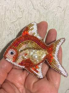 Hermoso broche artesanal con cuentas, elegante joyería de moda para damas a precio económico. - Product Image 6