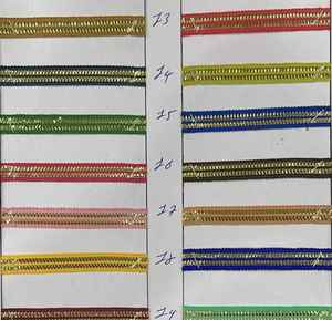 Dentelle dorée élégante avec finition scintillante, idéale pour les tenues de mariage et de soirée. - Product Image 1