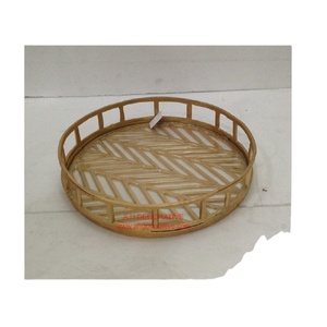 Plateau de service en aluminium plaqué or au design fantaisie en métal, décoratif et multifonctionnel pour le petit-déjeuner et le café au restaurant - Product Image 1