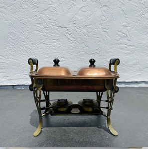 Elegante y llamativo, este calentador de alimentos de latón de dos tonos se presenta hermosamente sobre un soporte dorado elevado, disponible a precios de mayoreo. - Product Image 6