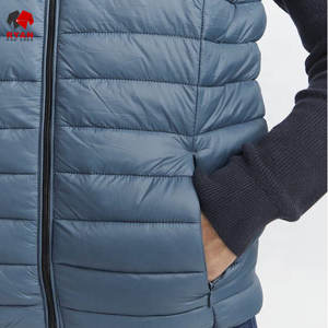 เสื้อกั๊กพัฟเฟอร์ผู้ชายคุณภาพพรีเมียม เนื้อผ้านุ่มสบาย ระบายอากาศได้ดี พร้อมโลโก้สั่งทำพิเศษ ทรงปกติ - Product Image 2