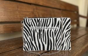 Pochette de soirée rectangulaire légère faite à la main avec perles florales, sac de mariage avec chaîne détachable et broderie - Product Image 2