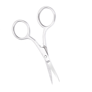Ciseaux à cuticules de haute qualité, conçus pour une utilisation fluide, offrant un mouvement contrôlé et des résultats soignés pour les cuticules. - Product Image 2