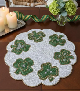 Salvamantel Redondo Hecho a Mano con Cuentas, Trébol Blanco y Verde, Decoración Elegante para Mesa por Blossom Craft India - Product Image 2