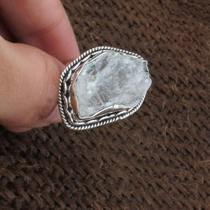 Bague artisanale en argent sterling 925 avec aquamarine, pierre précieuse bleu clair naturelle, bijou artisanal fait main, pierre de naissance de mars - Product Image 1