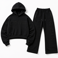 Ensemble survêtement streetwear haut de gamme en coton noir imprimé, comprenant un sweat à capuche oversize épais et un pantalon de survêtement large, personnalisable avec logo OEM