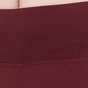 Conjunto de yoga cómodo para mujer, para entrenamiento en el gimnasio y sesiones de yoga, tela flexible para fitness y uso en un estilo de vida activo. - Product Image 6