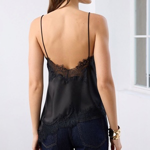 Haut de pyjama en satin pour femme 130 GSM avec dentelle asymétrique à cils, col en V, sans manches, noir – Fabricant de vêtements - Product Image 4