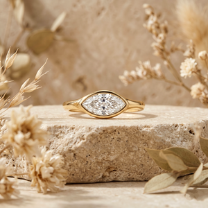 Anillo Solitario de Diamante Marquise de 2 Quilates con Bisel de Oro de 14K de Lujo, Diseño Minimalista, Joyería Hecha a Mano - Product Image 1