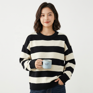 Pull décontracté à col rond rayé surdimensionné pour homme, tricoté, à manches régulières, motif noir et blanc, coupe ajustée, pour l'automne - Product Image 6