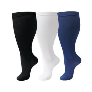 3 Paia di Comode Calze a Compressione Extra-Large in Nylon con Supporto per Polpacci Larghi e Lunghezza al Ginocchio per Sport - Product Image 1