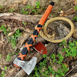 Hacha Tomahawk Hecha a Mano con Envoltura de Cuero Naranja y Hoja Grabada para Uso de Supervivencia - Product Image 2