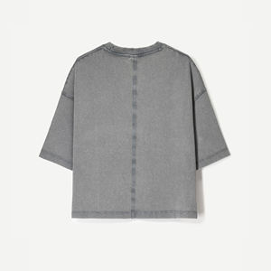 เสื้อยืดผู้หญิงสีดำล้วน ทรงปกติ แขนสั้น สวมใส่สบาย ผ้าฝ้าย 100% คอกลม ระบายอากาศได้ดี เป็นมิตรกับสิ่งแวดล้อม น้ำหนัก 200 กรัม ทรงไหล่ตก - Product Image 5