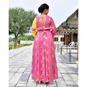 ชุดเซ็ตเลเฮริยาผ้าชีฟองพิมพ์ลายมือวาดสีชมพูวิบวับสำหรับผู้หญิง ไซส์ XS - Product Image 2