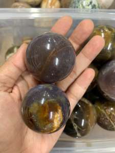 Sphère de cristal de calcédoine violette naturelle de qualité supérieure, boule de pierre précieuse polie avec un ton lavande doux, pierre de guérison, taille 3-5 cm - Product Image 6