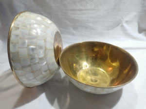 ชามทำมือสุดหรูสำหรับบ้านและห้องครัว ประดับด้วยงานฝังมุกแท้แบบอินเดีย ผลงานฝีมือจากช่างฝีมือชาวอินเดีย - Product Image 2