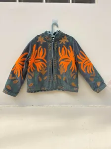 Chaqueta Reversible de Terciopelo Gris Oscuro Premium para Mujer con Bordado a Mano de Cadena en Naranja Intenso y Marrón - Product Image 2