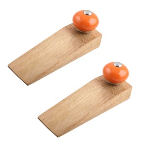 1. Cintres en bois de luxe artisanaux au design de style européen pour hôtels et complexes hôteliers - Product Image 3