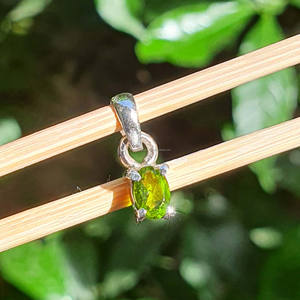 Colgante de peridoto de plata de ley 925 al por mayor, joyería fina minimalista, suministros con abalorios pequeños chapados en oro - Product Image 2