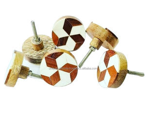 Boutons et poignées en bois et en résine Élégant artisanat durable et unique pour des intérieurs sophistiqués - Product Image 1
