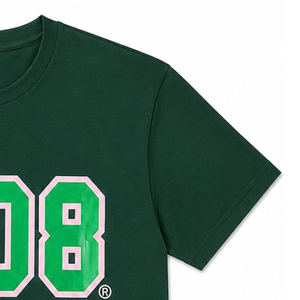 Camiseta Verde 1908 para Mujer, Estampado Gráfico Clásico, Cuello Redondo, Manga Corta, Estilo Casual Inspirado en la Hermandad - Product Image 2